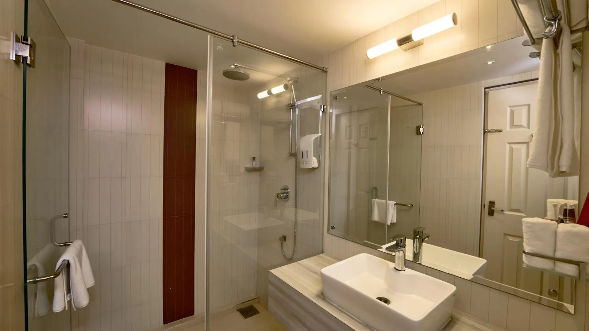 Hotel Noah Sky Suites Kochi