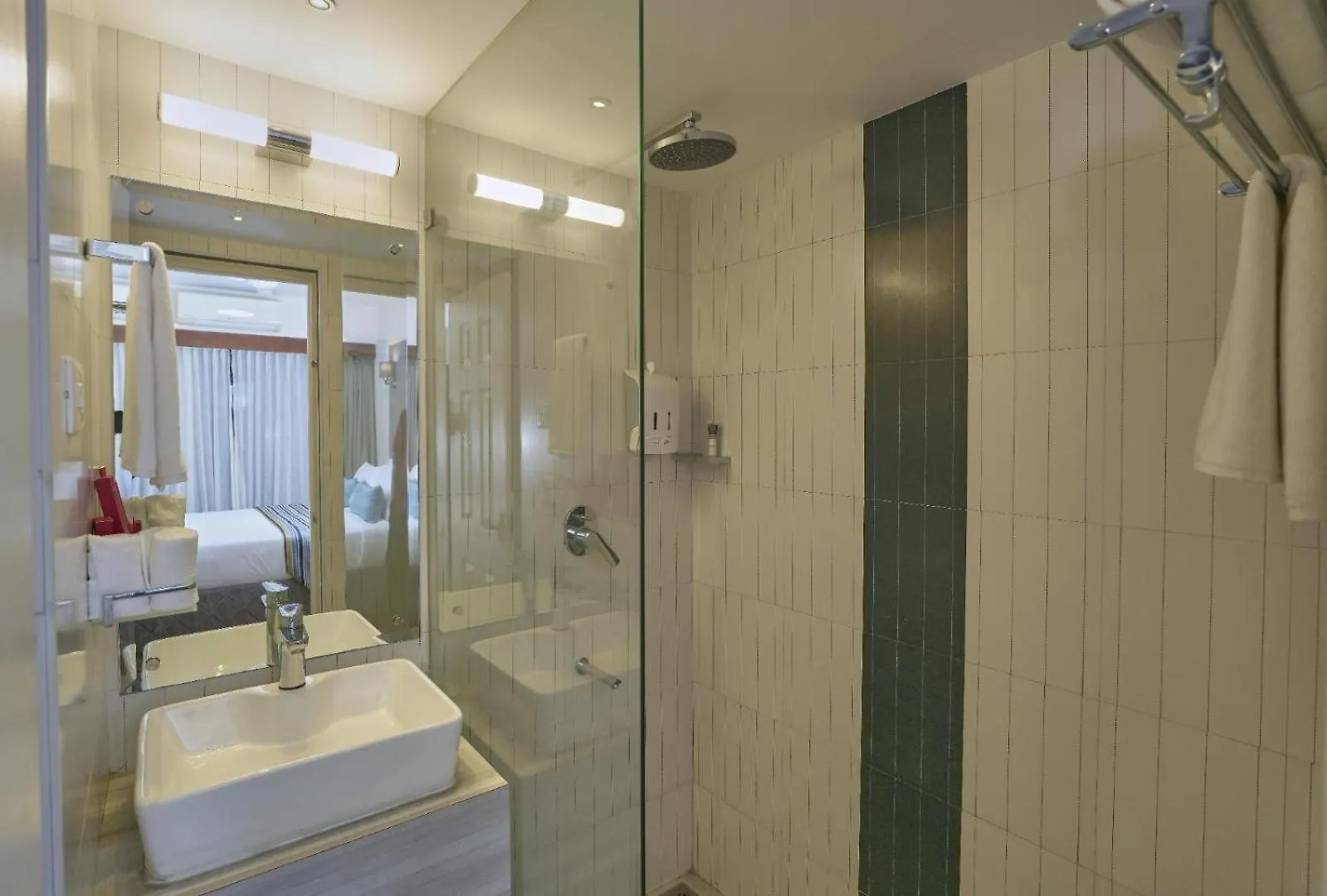 Noah Sky Suites Kochi 4*,